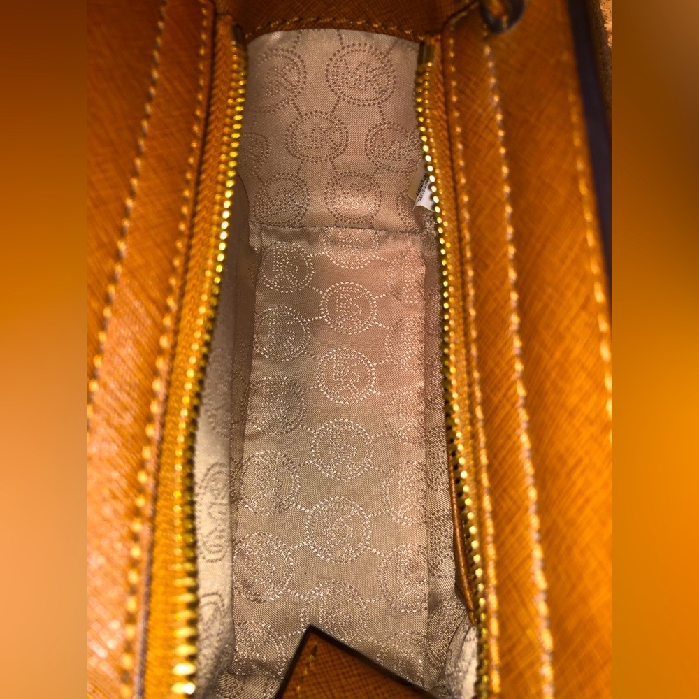 💥Moving to @the_bag_guy💥Michael Kors - Selma Mini Saffiano Leather Crossbody - Picture 4 of 13